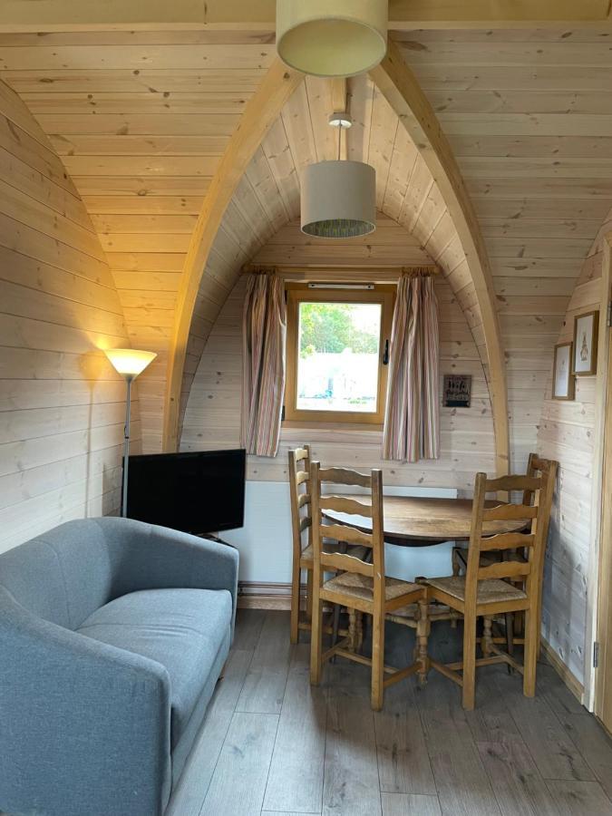 Rabbit Glamping Pod School House Farm Hotel Leighton  Exterior photo