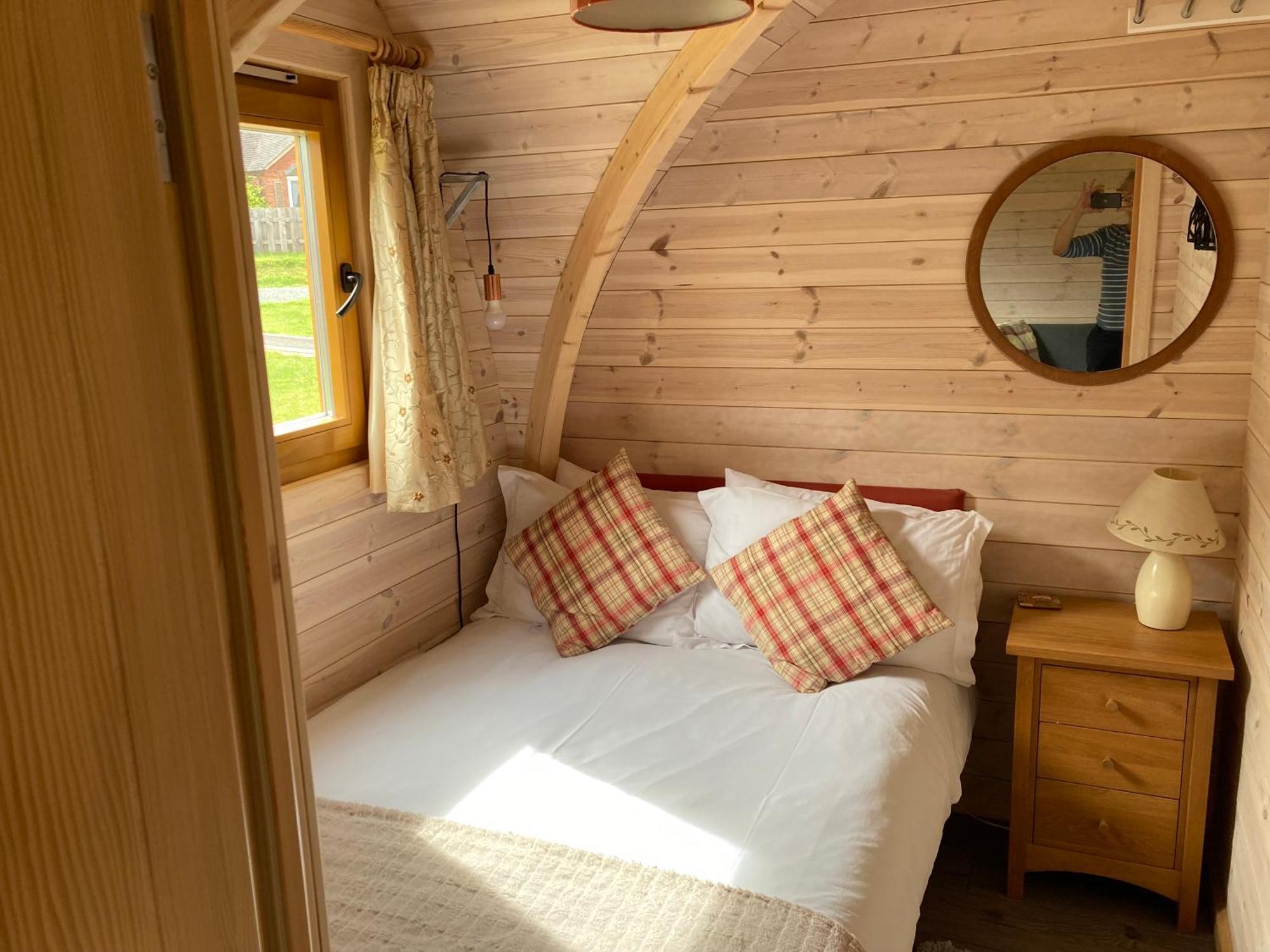 Rabbit Glamping Pod School House Farm Hotel Leighton  Exterior photo